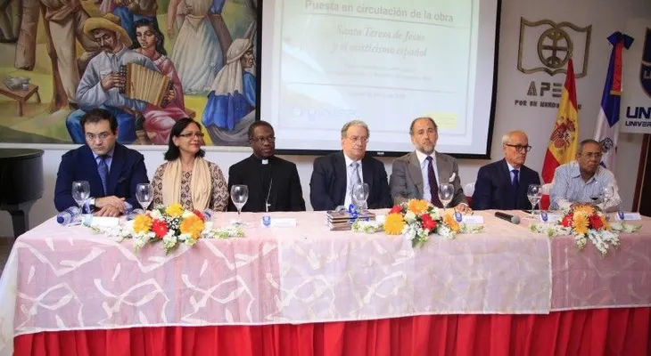 UNAPEC y Embajada España ponen circular obra sobre Santa Teresa de Jesús