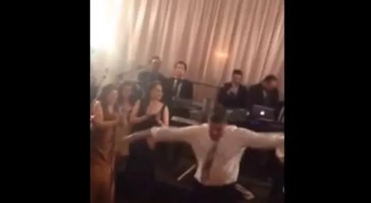  Padre e hijo se pelean... en un duelo de baile