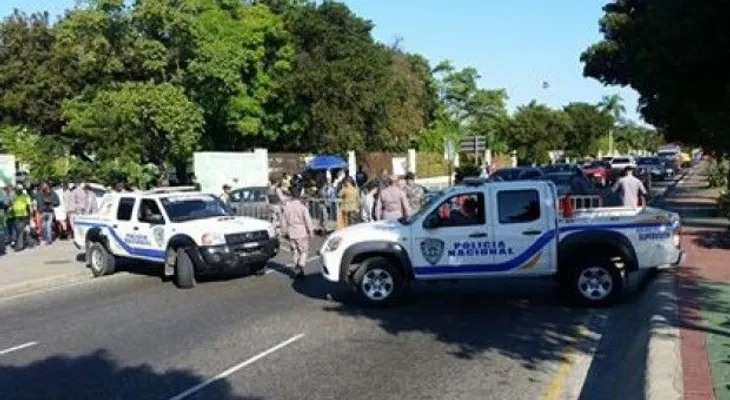 Autoridades colocan barricadas en la Máximo Gómez y la Delgado por marcha contra la Corrupción y la Impunidad 