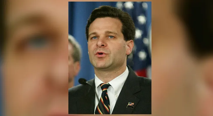 Designado director del FBI retiró de su biografía una referencia sobre investigación del gobierno ruso