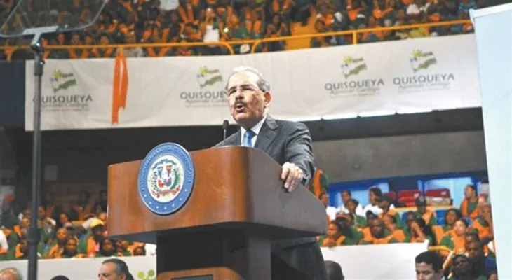 Danilo Medina garantiza que ninguna persona se quedará sin alfabetizar