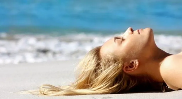 5 excelentes formas de proteger tu cabello del sol