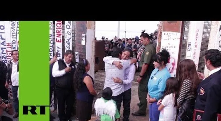 Familias separadas durante años se reúnen en la frontera entre México y EE.UU. (VIDEO EMOTIVO)