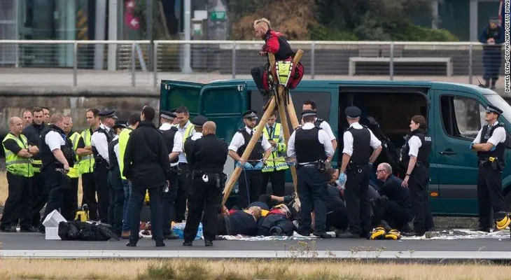 Suspenden vuelos en aeropuerto londinense por protesta de Black Lives Matter
