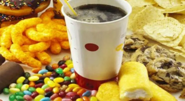 4 alimentos que debes evitar en la noche
