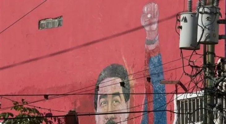 Oficialismo y oposición cierran campaña en Caracas