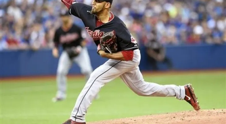 Salazar poncha 10 e Indios superan 4-2 a Azulejos; Encarnación extiende racha de hits