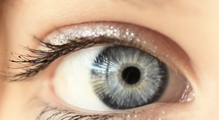 Consejos para cuidar tus ojos de los efectos de los dispositivos electrónicos
