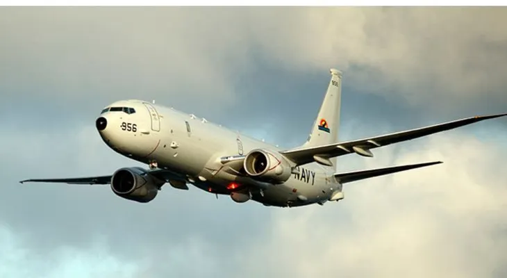 Un avión militar de EE.UU. se acerca a las bases de la Fuerza Aérea y la Armada de Rusia en Siria