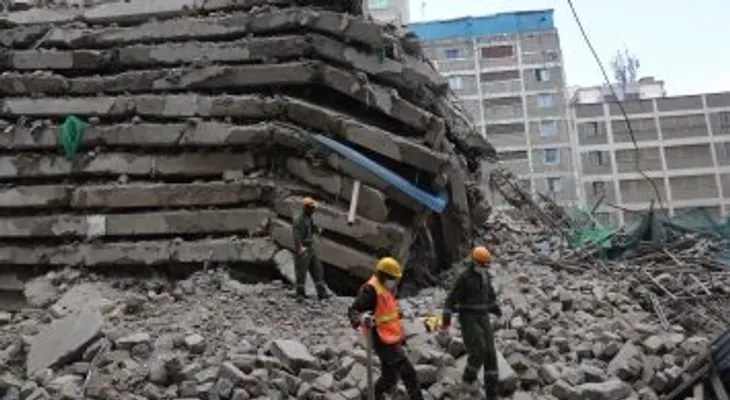 Colapsa edificio en construcción de al menos diez pisos en Nairobi; temen víctimas entre los escombros