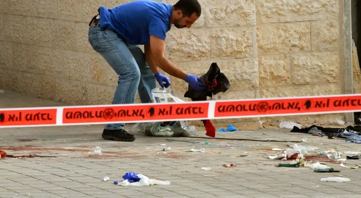 Dos palestinos tiroteados y un israelí apuñalado en un nuevo incidente violento