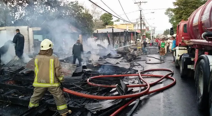 Policía informa incendios en Azua y Verón dejan dos muertos y dos heridos