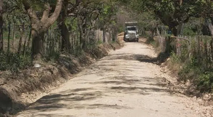 Obras Públicas rehabilita caminos vecinales de Paraíso