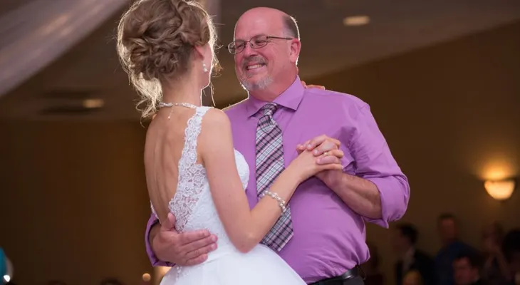 Sobreviviente de cáncer baila en su boda con el donante que le salvó la vida