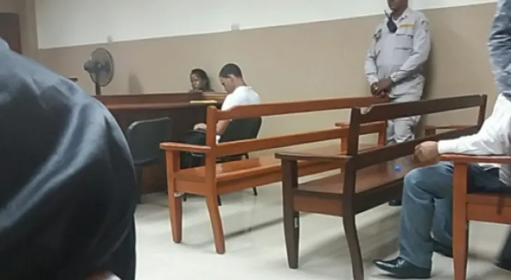Imponen un mes de prisión a estudiante que golpeó compañera de clases