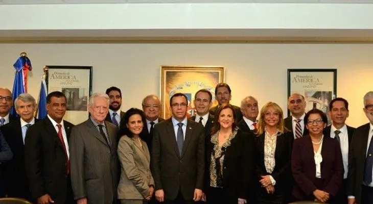 Canciller Navarro se reúne con embajadores dominicanos acreditados en Europa