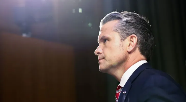 Johnson adelanta el receso de la Cámara de Representantes y evita votación sobre destitución de Hegseth