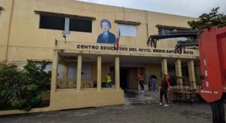 Demuelen dos escuelas en Puerto Plata por deterioro estructural y construyen nuevos planteles