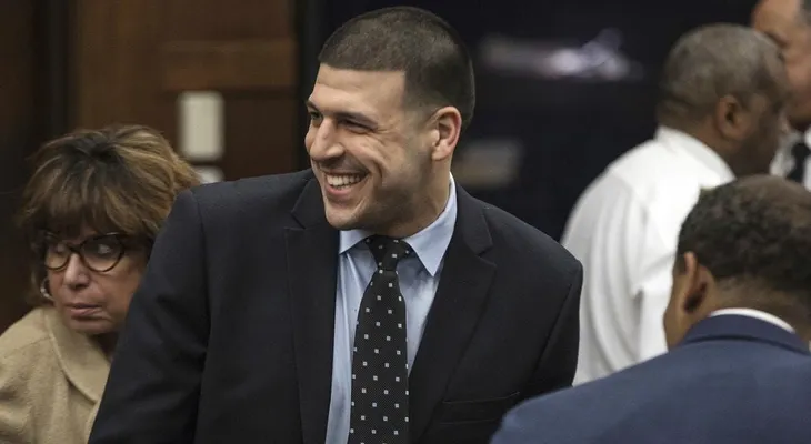 Se suicidó en prisión Aaron Hernandez, ex estrella de la NFL