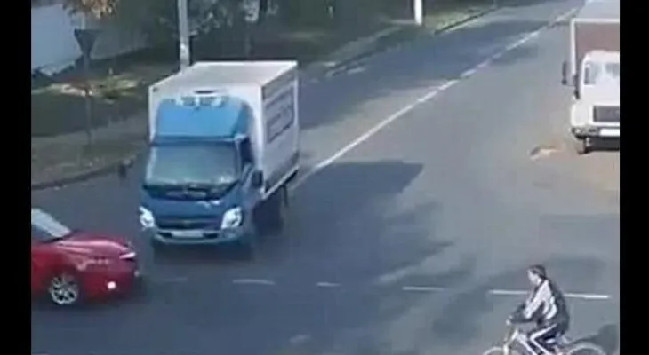 Hombre se lanza del puente de La 17 y salva vida milagrosamente