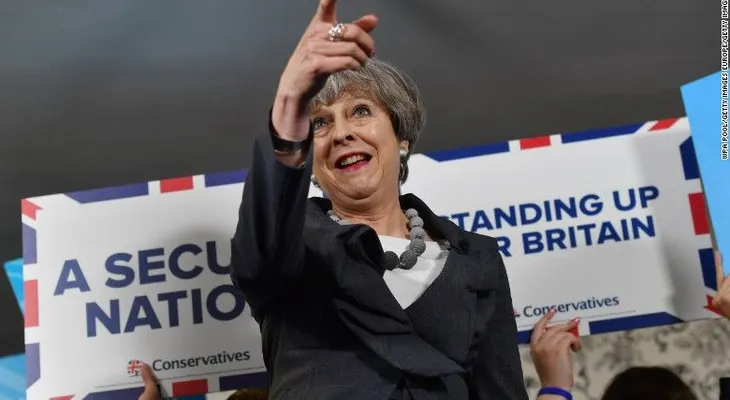 Theresa May: "Cambiaremos las leyes de derechos humanos si es necesario para combatir el terrorismo"