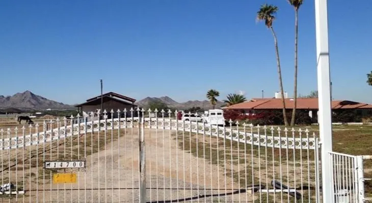 ¿Lo compraría? Ponen a la venta un rancho donde fueron "asesinados" 18 extraterrestres 