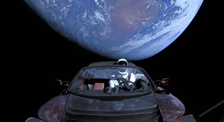 Por qué la NASA está rastreando el auto deportivo de Elon Musk