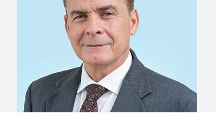 Zelenski atrapado en dos frentes