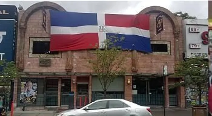 Dominicanos NY enarbolan bandera tricolor por 151 aniversarios Restauración RD