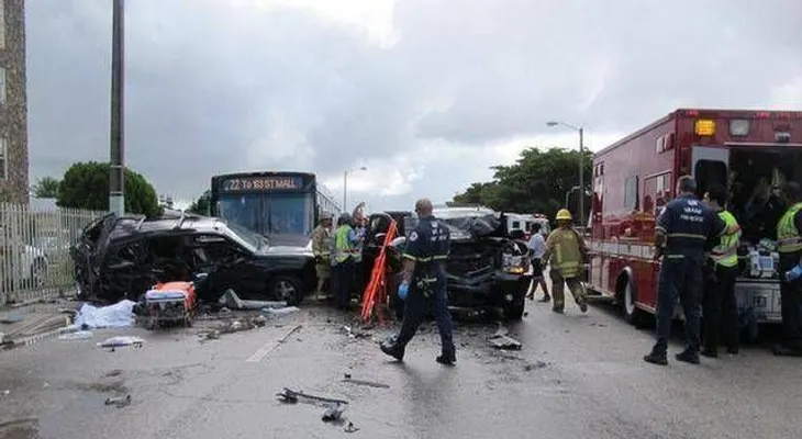 Choque de autobús turístico en Cuba deja dos muertos y 28 heridos