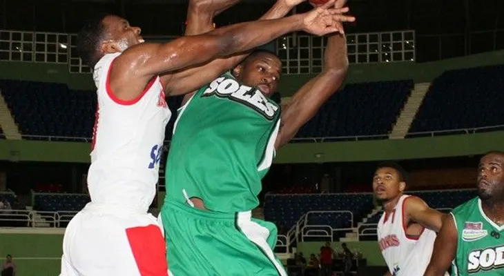 Suero y Okosa comandan a los Leones; Huracanes brillan 