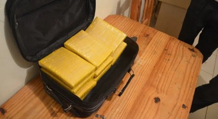 DNCD decomisa una maleta llena de drogas en Samaná
