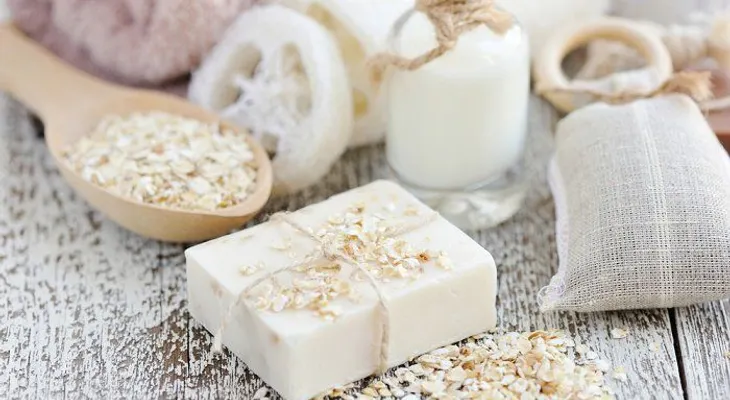 La avena es deliciosa para comer y también puede usarla como bolsas para la piel 