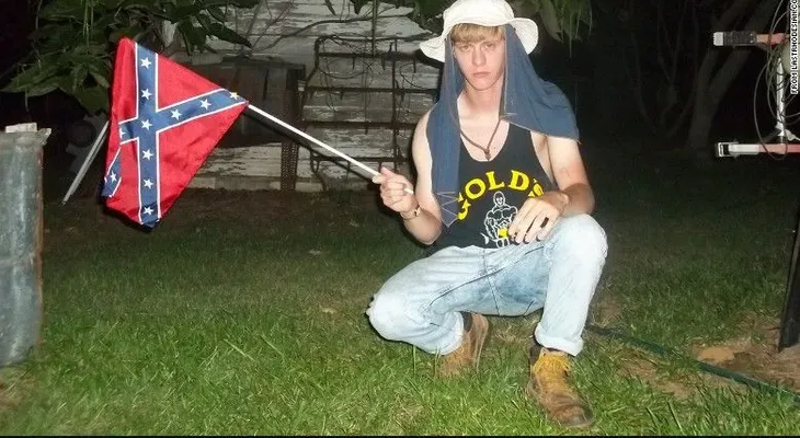 Presunto asesino de Charleston recibe paliza en prisión