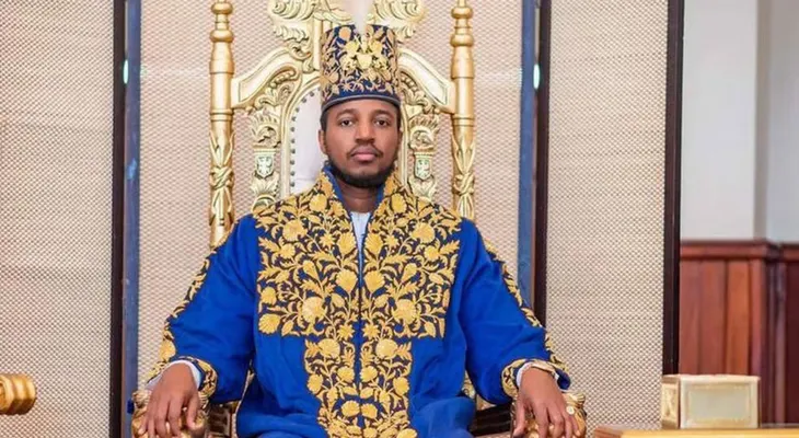 Fallece a los 34 años el rey Oyo Nyimba de Tooro, el monarca más joven del mundo al ser coronado con tres años