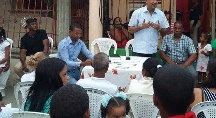 Diputado Ramón Durán conversa con moradores de Los Guarícanos
