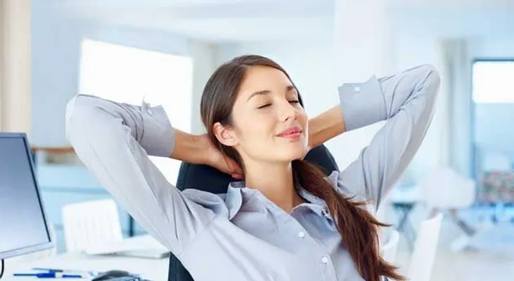 Meditar en la oficina ayuda a combatir el estrés