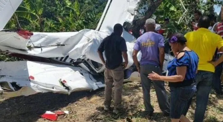 Mueren tres al caer avioneta en Santiago