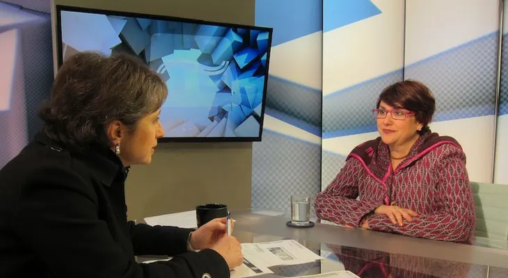 Experta en Aristegui: "El mundo está lleno de barriles de petróleo" 
