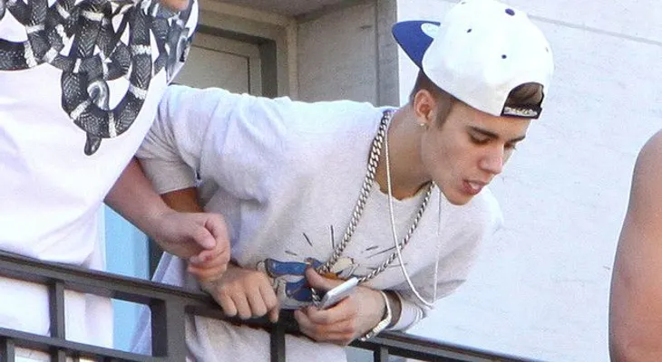 Justin Bieber escupe fans en Toronto