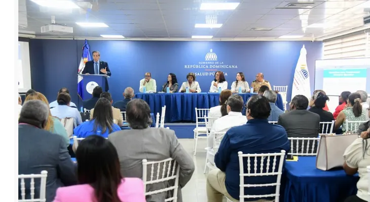 Víctor Atallah impulsa mejoras para médicos residentes