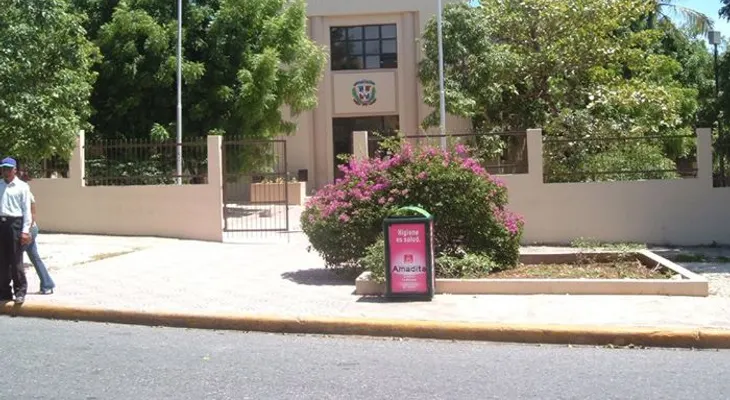 Anciano atropella dos rasos de la PN