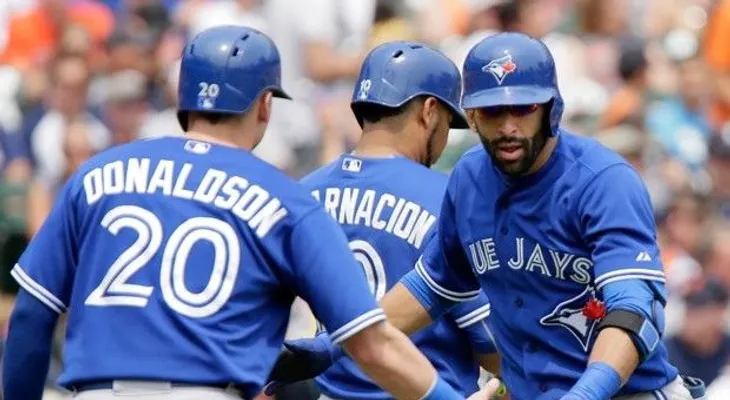 Bautista conectó jonrón 17 del año y Álex ligó el 670