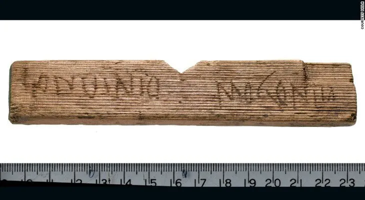 Descubren en Londres tablillas con manuscritos de la era romana