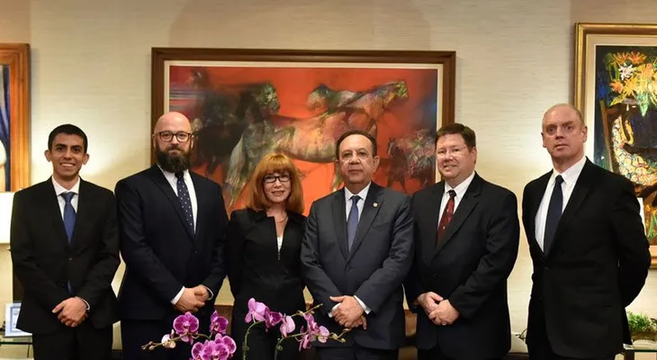 Estados Unidos ofrece asistencia al BCRD en materia de ciberseguridad; Valdez Albizu recibe misión de Reserva Federal