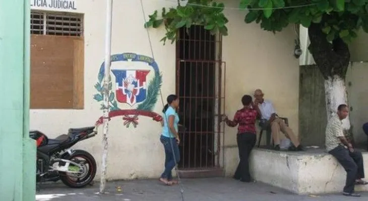 Imponen pago de RD$50 mil a acusado de adulterar bebidas alcohólicas