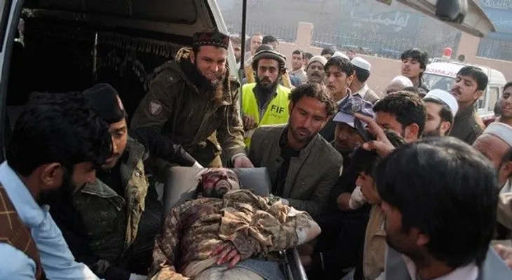 Mueren 141 en ataque a escuela en Pakistán