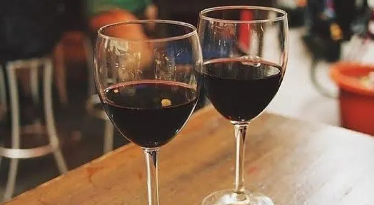 Un estudio concluye que el consumo moderado de alcohol protege las arterias