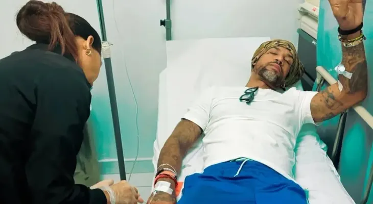 Vakeró aparece en emergencia de un centro de salud y tranquiliza a sus seguidores