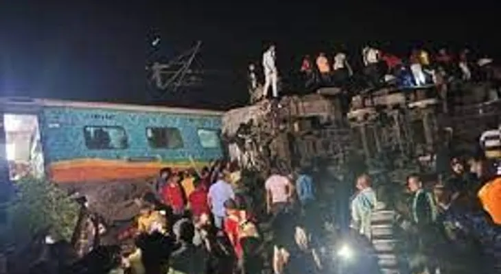 Al menos 47 heridos por un choque entre dos trenes en el este de la India